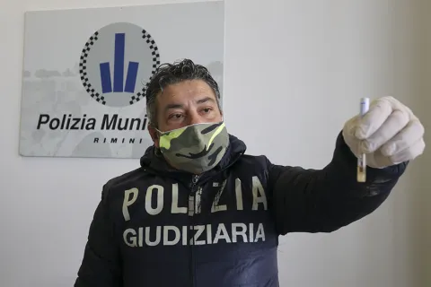 il_narco_test_fatto_su_anfetamina_sequestrata_-operazione_antidroga_della_polizia_locale_.jpg