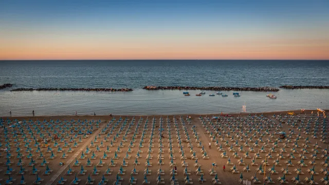 spiaggia Rimini al tramonto