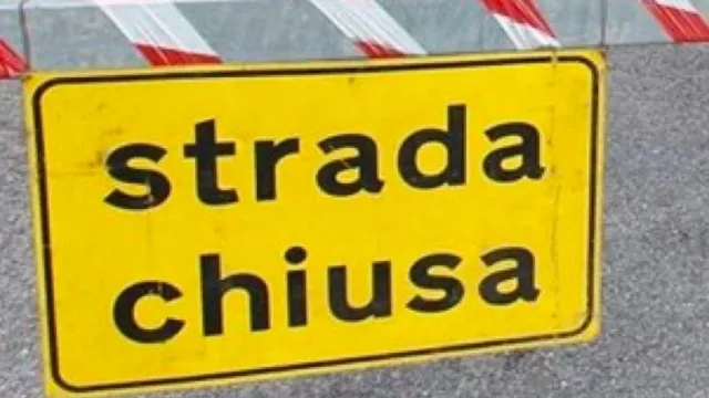 cartello strada chiusa