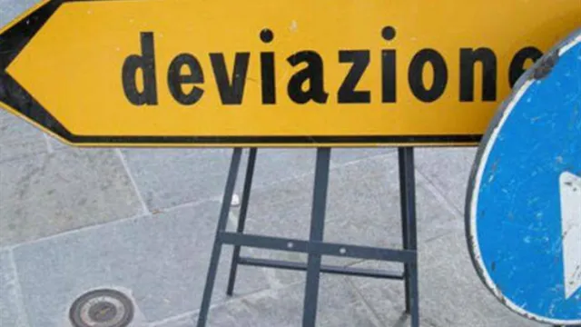 cartello deviazione della circolazione
