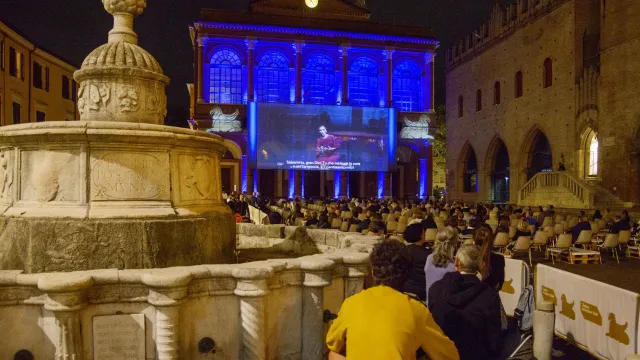 Opera Aroldo sul maxischermo di Piazza Cavour