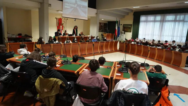 Momenti dell'incontro nel Consiglio comunale