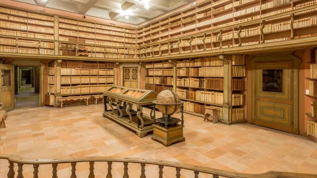 sala del settecento biblioteca gambalunga