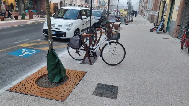 Via_xx_settembte_arredi_in_corten