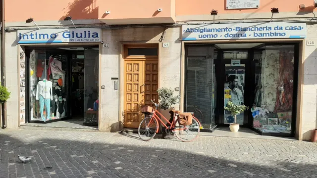negozio “Intimo Giulia” di Via Garibaldi