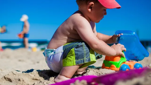 bambino spiaggia