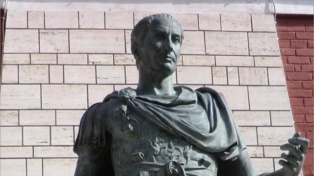 statua giulio cesare