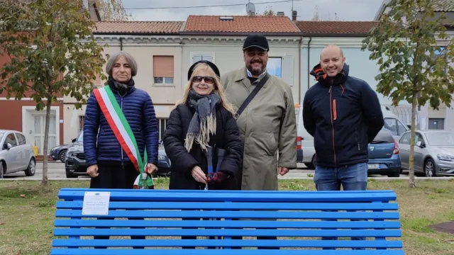 Parco della Memoria di Ustica la panchina azzurra di A.N.I.Ma.S.S. ODV- Associazione Nazionale Italiana Malati Sindrome di Sjogren