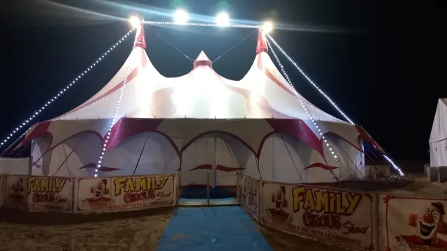 Happy Circus - Ice Village