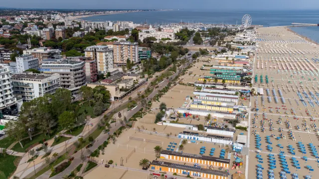 foto aerea del lungomare di Rimini