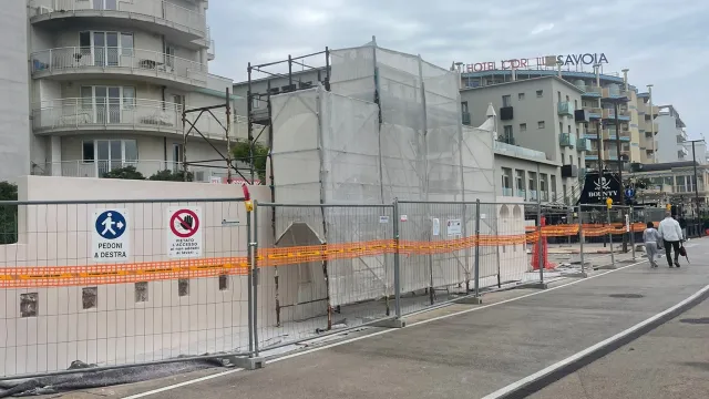 riqualificazione delle mura dell’ex locale da ballo “Oriental Park”