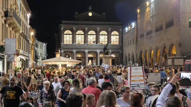 rimini shopping night