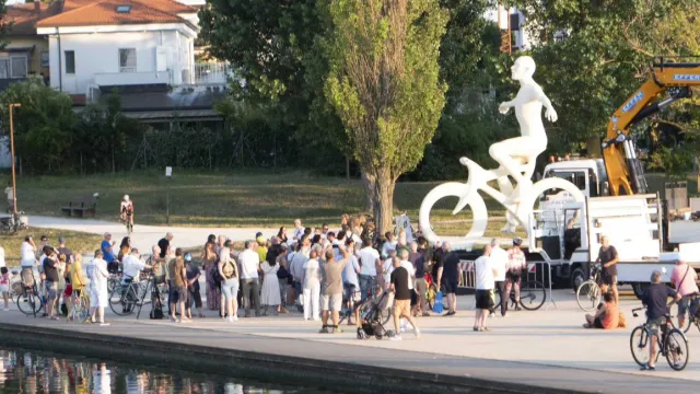 statua per marco pantani