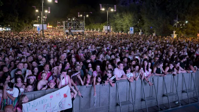 Una Notte Rosa da “Brividi”: bagno di folla per l’unica data estiva di Blanco, l’inarrestabile fenomeno del panorama musicale italiano