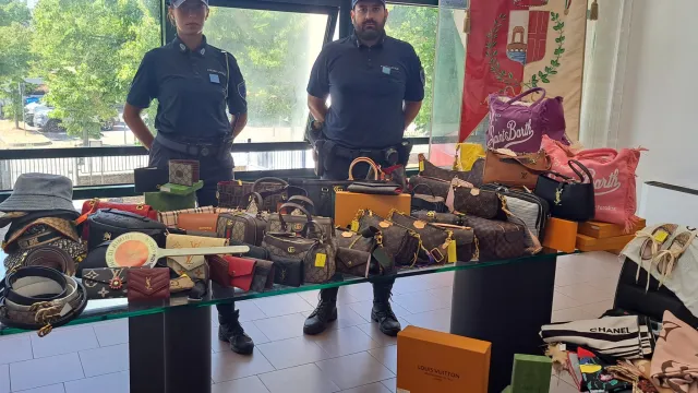 Sequestro articoli contraffatti