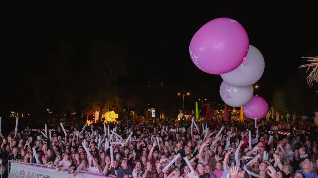 Gli idoli dei giovanissimi sbarcano in piazzale Fellini per la due giorni di #RiminiWow