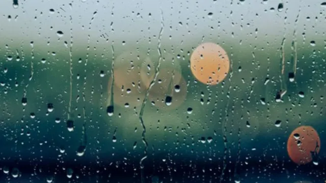 vetro con pioggia