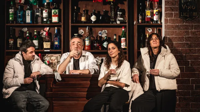 La finzione dei Ciarlatani tra scena e realtà con Silvio Orlando al Teatro Galli dal 10 al 12 dicembre