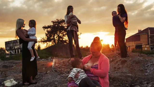 mostra seni invisibili