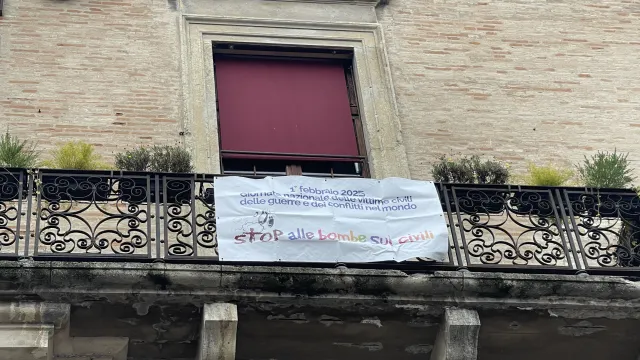 striscione giornata nazionale vittime civili delle guerre e conflitti nel mondo