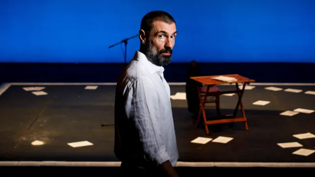 con il vostro irridente silenzio