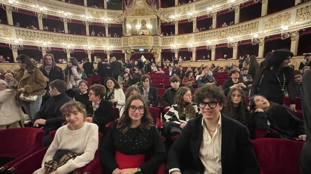 I ragazzi e ragazze del Progetto Mentore in trasferta al San Carlo di Napoli a chiusura di un anno di grande musica e nuove esperienze