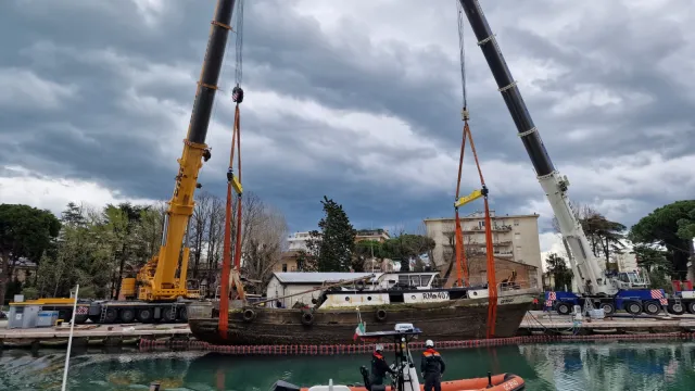 Recupero relitto del peschereccio "Genius"