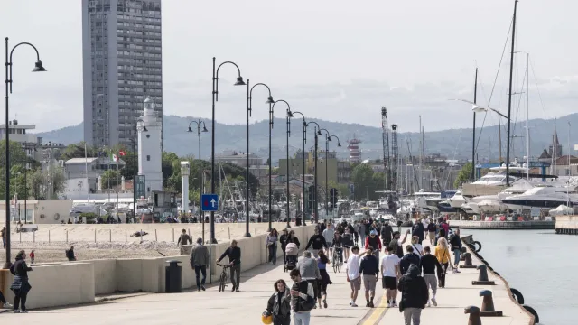 grattacielo visto dal porto