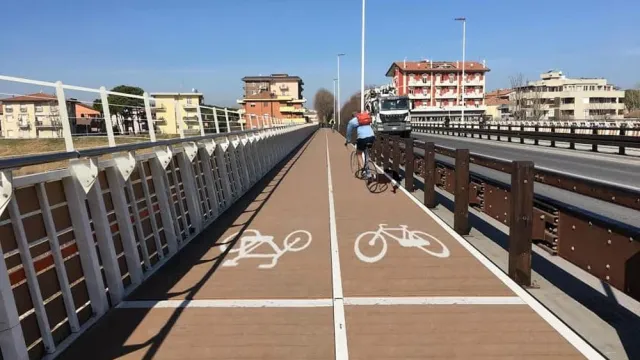 ciclabile_-_via_coletti.jpg